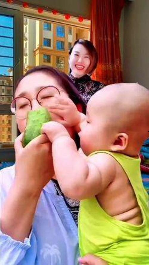 吃瓜娃娃事件视频,揭秘网络恶搞背后的真相